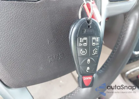 2013 Chrysler Town & Country Limited z USA, uszkodzony, nr VIN 2C4RC1GG0DR753367